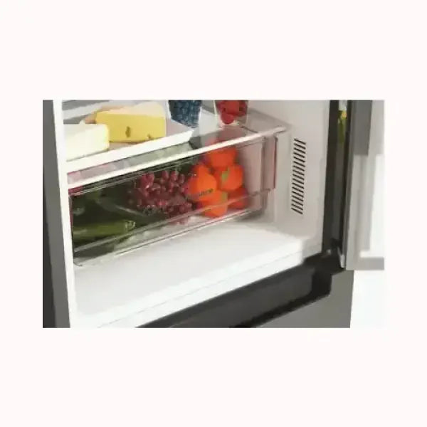 Cassetto interno frigorifero INDESIT con frutta e formaggi freschi conservati
