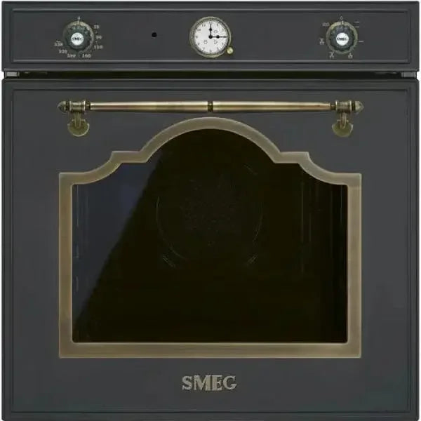 Forno SMEG di design classico con manopole dorate e sportello in vetro scuro