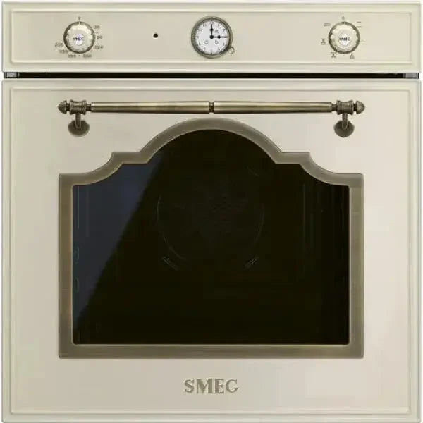 Forno Smeg con design elegante e manopole vintage per una cucina raffinata