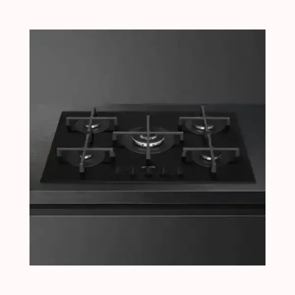 Piano cottura SMEG nero con cinque fuochi e griglie in ghisa per cucina moderna