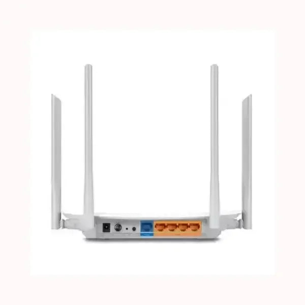 Router TPLINK bianco con quattro antenne esterne e porte Ethernet per connessione internet