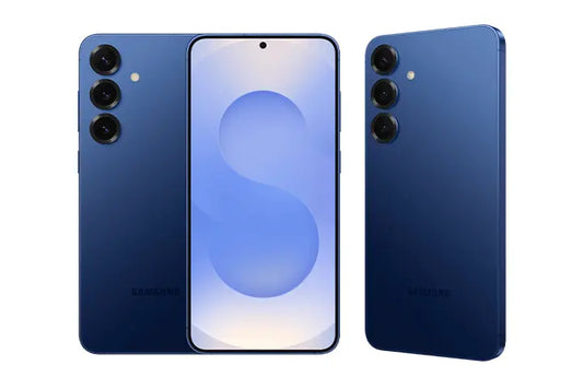 Smartphone Samsung S25 blu con tripla fotocamera posteriore e schermo frontale con display a tutto schermo