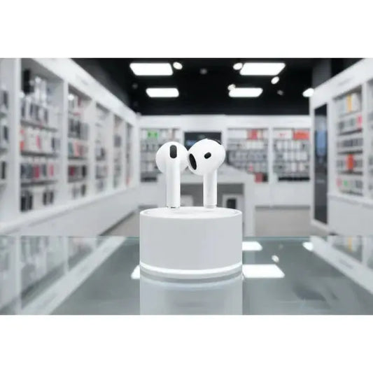 Cuffie Apple AirPods bianche in esposizione su base, ideale per amanti della musica