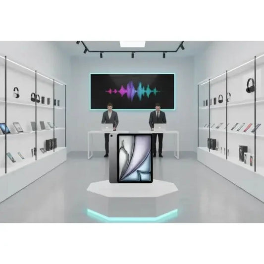 Apple iPad esposto in un negozio moderno con accessori e prodotti tecnologici sullo sfondo