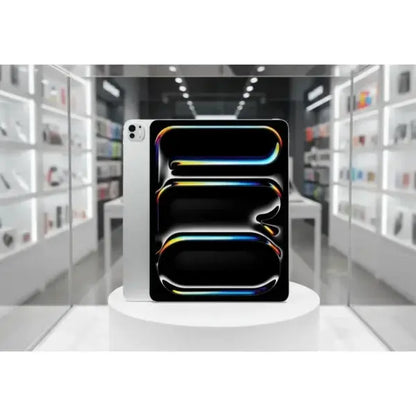 Apple iPad Pro con schermo luminoso in un'esposizione moderna e minimalista