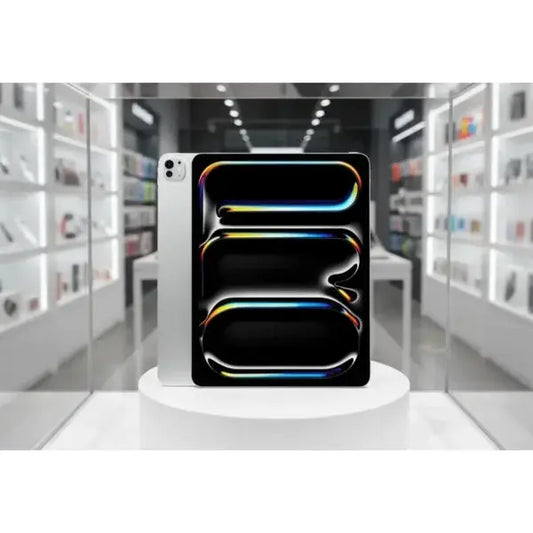 Apple iPad Pro con schermo luminoso in un'esposizione moderna e minimalista