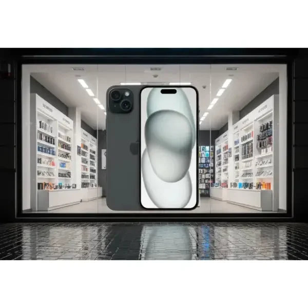 iPhone 15 Plus grigio con display luminoso in un negozio di elettronica moderno