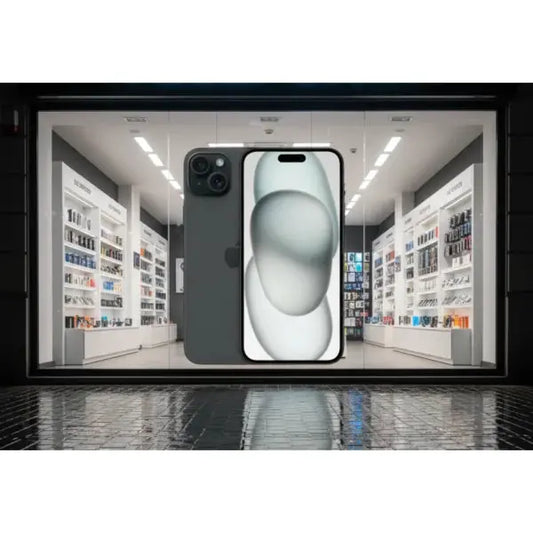 iPhone 15 Plus grigio con display luminoso in un negozio di elettronica moderno