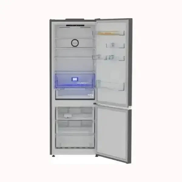 Beko frigo combinato con porte aperte mostrando ripiani regolabili e cassetti per conservazione alimenti