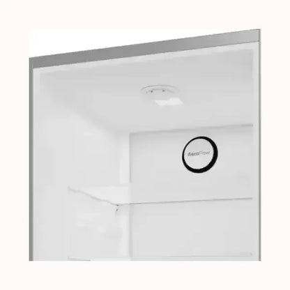 Interno frigorifero BEKO con sistema AeroFlow e ripiani trasparenti per conservazione alimenti