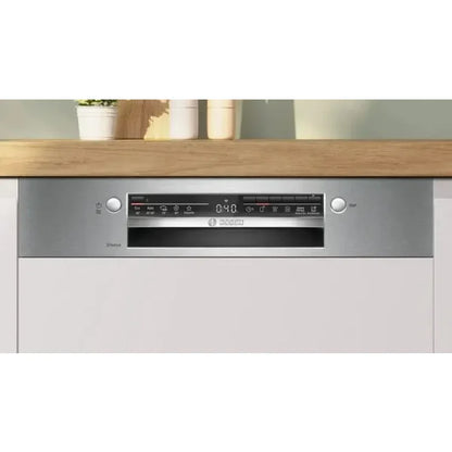 Lavastoviglie da incasso BOSCH con design elegante e pannello di controllo intuitivo