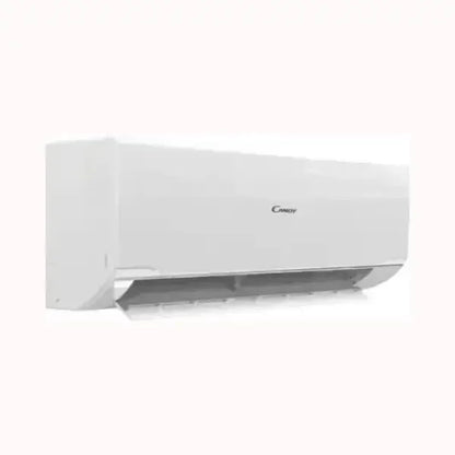 Condizionatore a parete bianco CANDY con design moderno ed efficiente per climatizzazione domestica