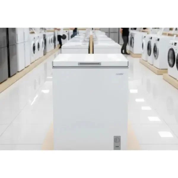 Congelatore a Pozzetto Comfee in bianco, ideale per congelare alimenti e ottimizzare lo spazio