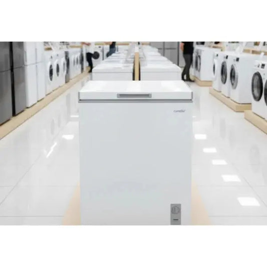 Congelatore a Pozzetto Comfee in bianco, ideale per congelare alimenti e ottimizzare lo spazio