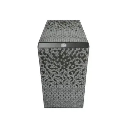 Case Cooler Master con design geometrico elegante, ideale per assemblaggi di PC moderni