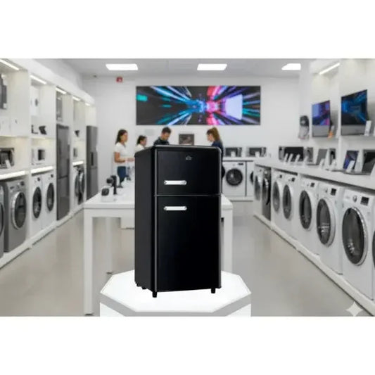 Frigorifero DCG frigo doppia porta retro in un'esposizione di elettrodomestici