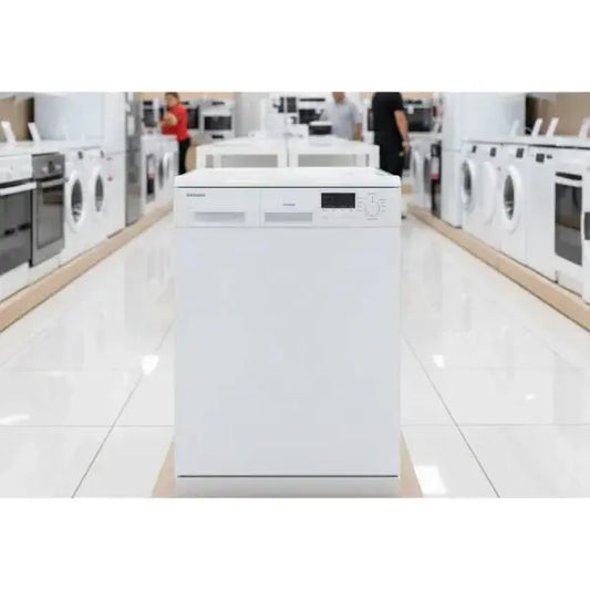 Lavastoviglie MIDEA bianca con pannello di controllo e design moderno per una cucina elegante