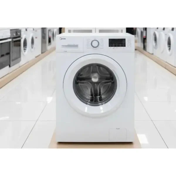 MIDEA Lavatrice bianca con carica frontale e display digitale in un negozio di elettrodomestici