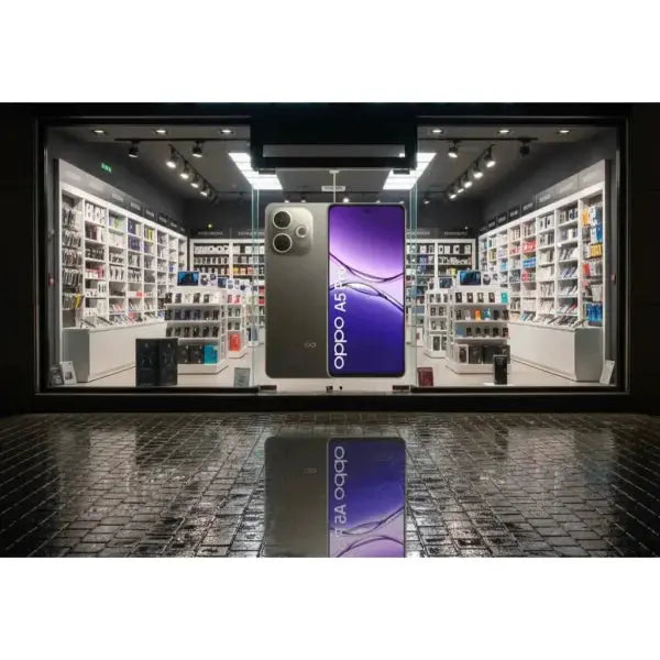 Smartphone OPPO A5 Pro in vetrina con riflesso, esposto in un negozio di elettronica