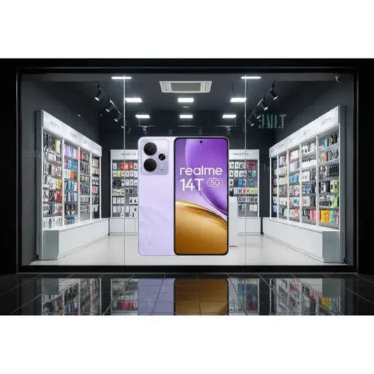 Negozio di smartphone con il Realme 14T in evidenza su uno sfondo di vari accessori