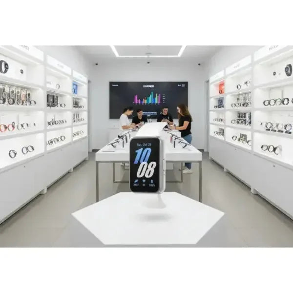 Smartwatch Samsung Galaxy Fit3 in esposizione con design elegante e display touch interattivo