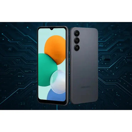 Smartphone Samsung con display luminoso e tripla fotocamera posteriori in colore grigio