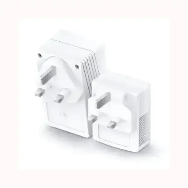 Coppia adattatori Powerline TPLINK bianchi con spina UK a tre poli per estendere rete domestica Ethernet tramite presa