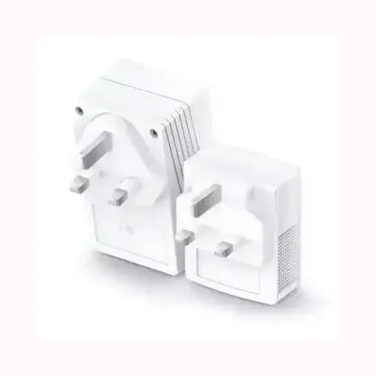 Coppia adattatori Powerline TPLINK bianchi con spina UK a tre poli per estendere rete domestica Ethernet tramite presa